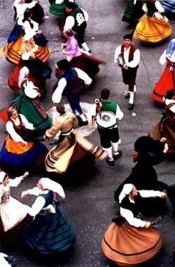 Baile regional en Navia